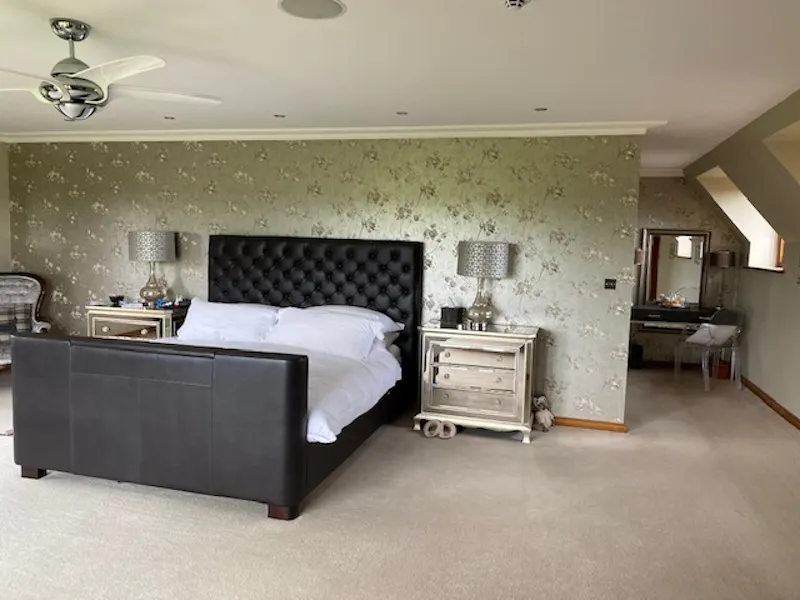 Extensive Uckfield manor house , M338 (photo 9)
