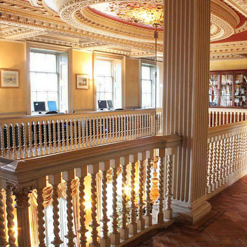 Ornate Hampton Court mansion, A859 (photo 5)