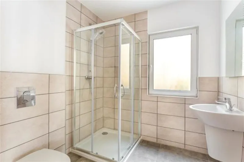 Bathroom at Marlow new-build family house, D2466 (photo 8)