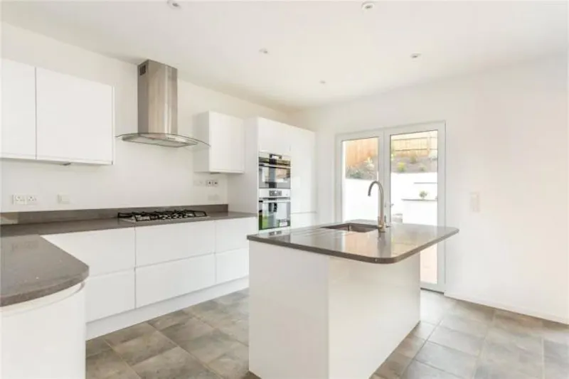 Kitchen at Marlow new-build family house, D2466 (photo 5)