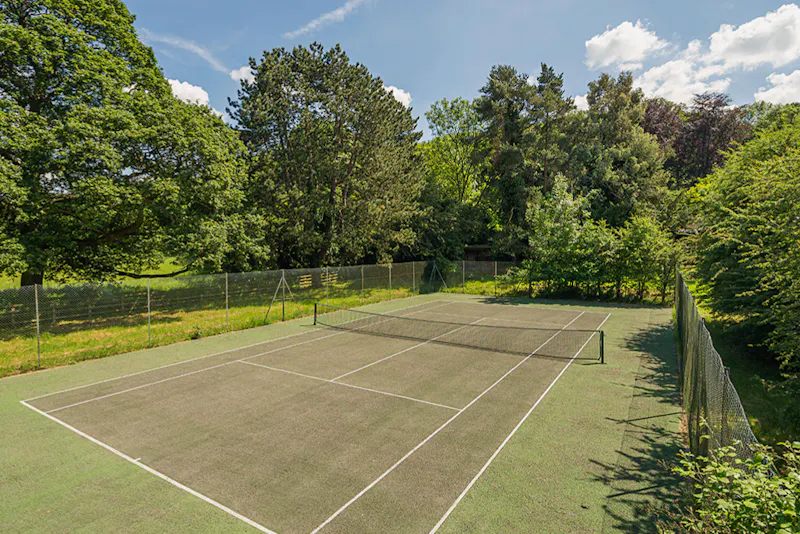 Tennis court at Gerrards Cross Georgian house, A1529 (photo 39)