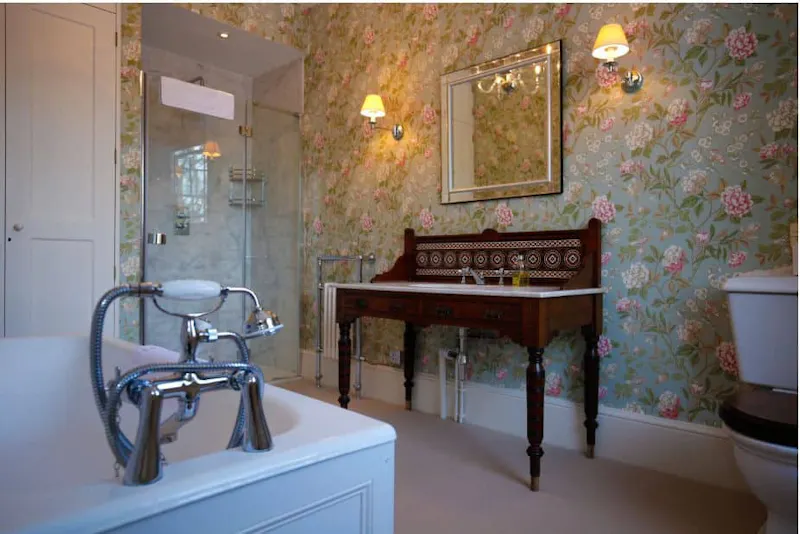 Bathroom at Wantage country house estate , A832 (photo 16)