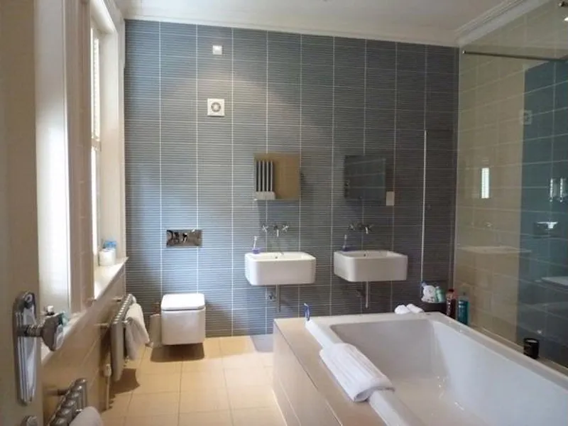 Bathroom at Film location W101 in Wales (photo 7)