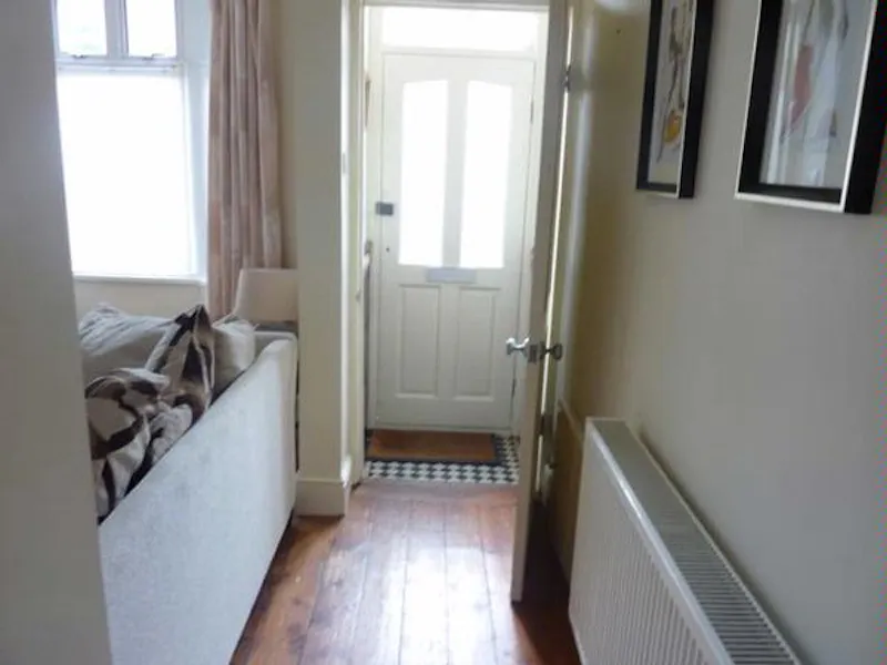 Entrance hall at Film location W110 in Wales (photo 11)