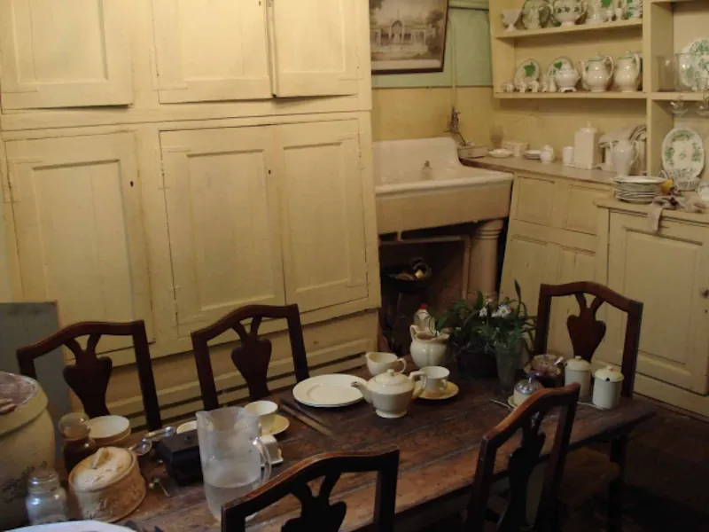 Kitchen at North Wales Jacobean mansion, W100 (photo 7)