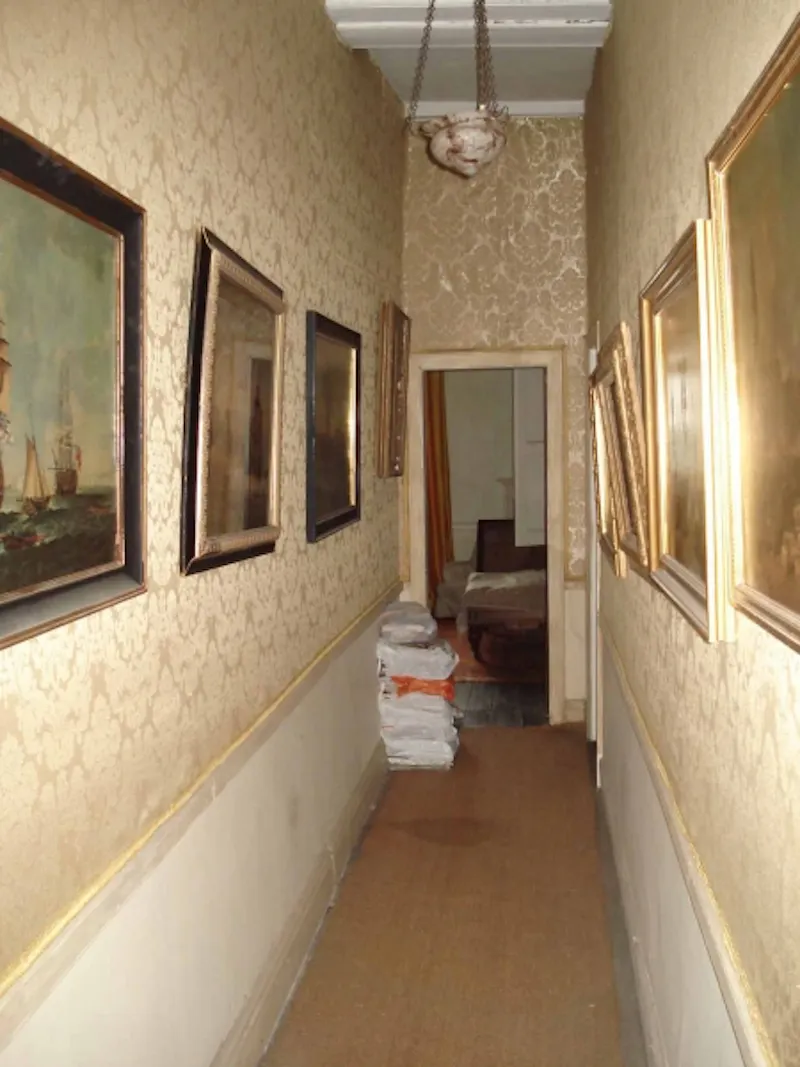 Corridor at North Wales Jacobean mansion, W100 (photo 26)