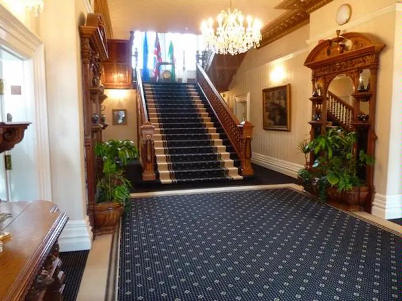 Entrance hall at Film location W116 in Wales (photo 11)