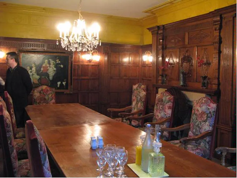 Dining room at Film location W117 in Wales (photo 4)
