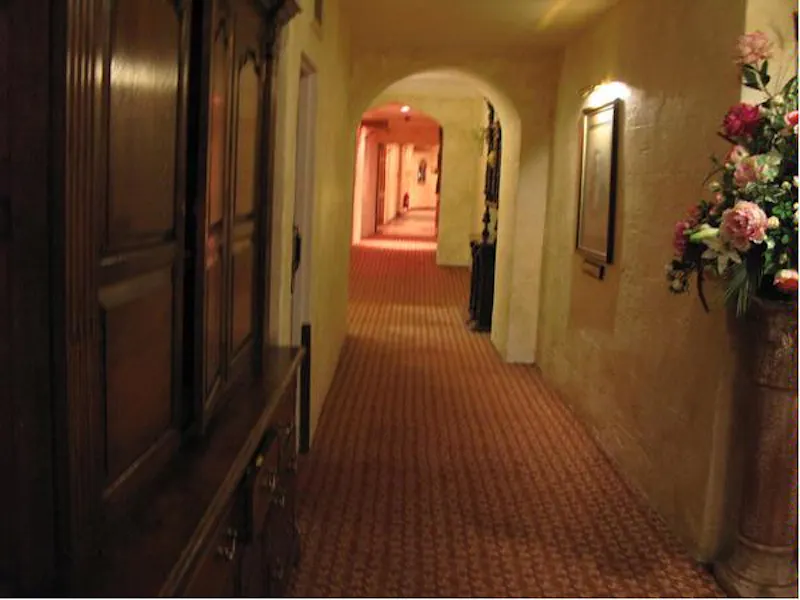 Entrance hall at Film location W117 in Wales (photo 6)
