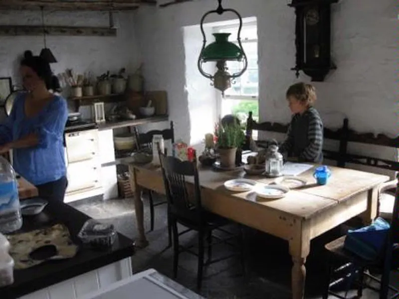 Dining room at Film location W121 in Wales (photo 5)