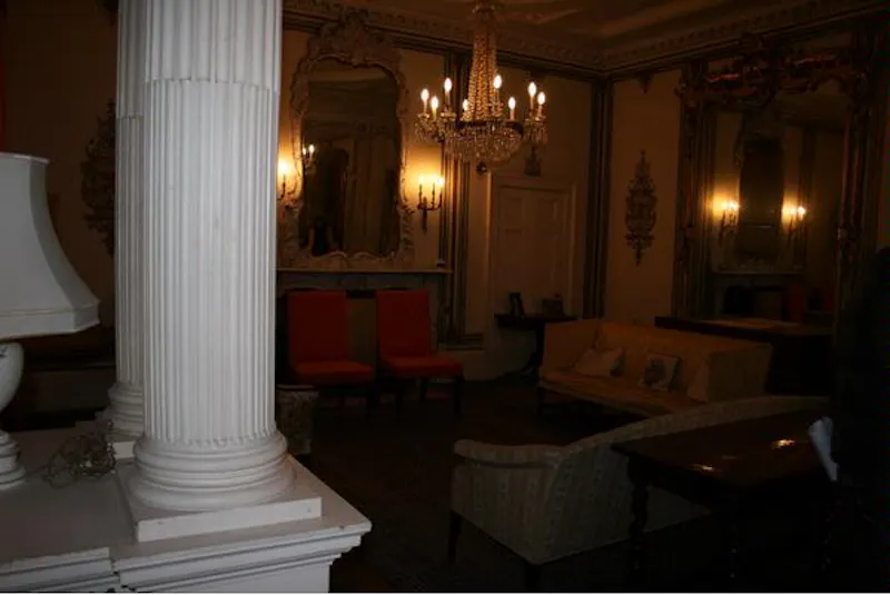 Living Room at Film location W131 in Wales (photo 2)