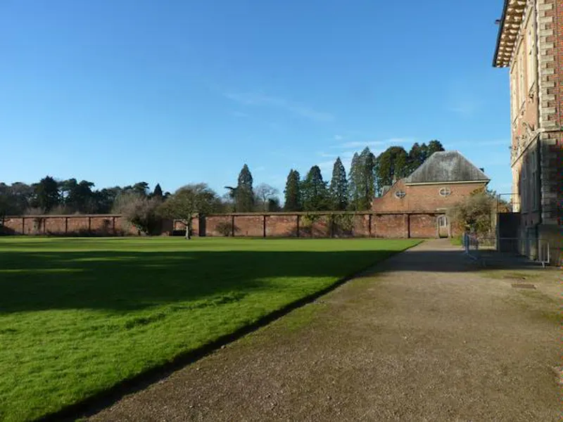 Garden at Film location W138 in Wales (photo 5)