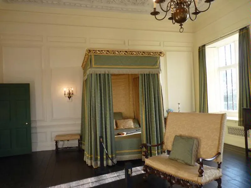Bedroom at Film location W138 in Wales (photo 13)