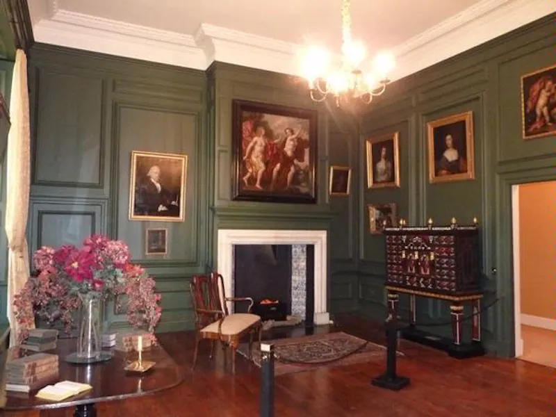 Panelling at Film location W138 in Wales (photo 14)