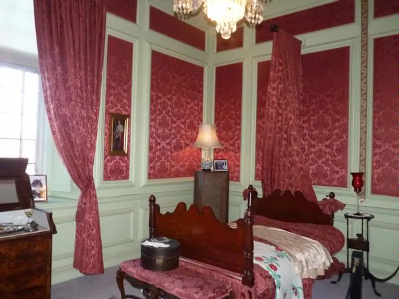 Bedroom at Film location W138 in Wales (photo 17)