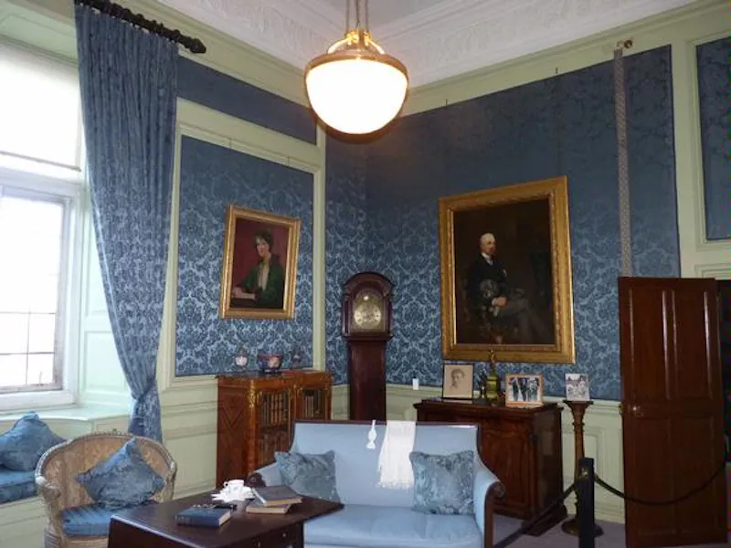 Living Room at Film location W138 in Wales (photo 18)