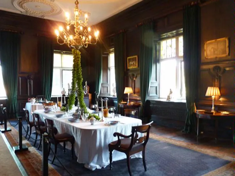 Dining room at Film location W138 in Wales (photo 19)