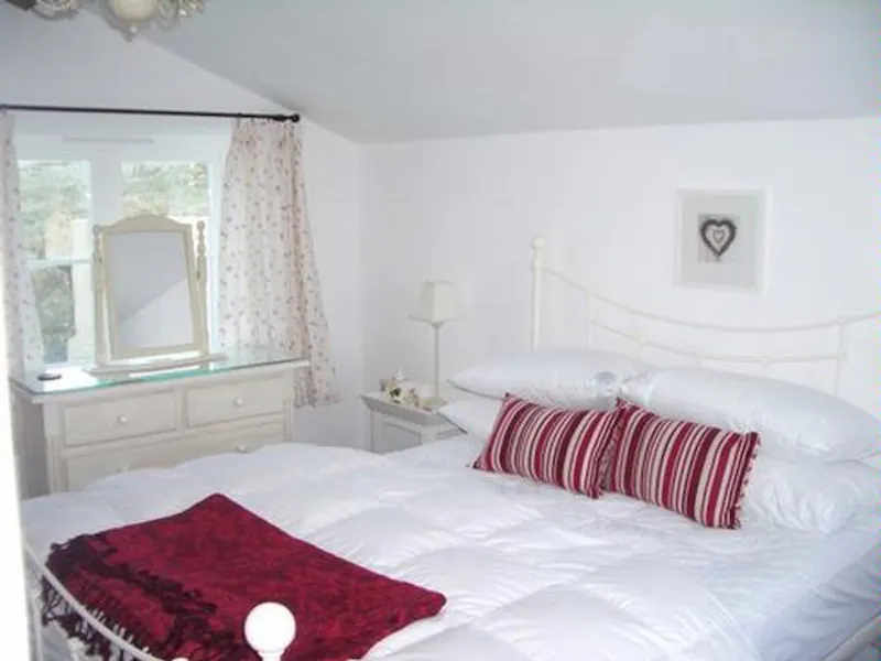 Bedroom at Film location W205 in Wales (photo 6)