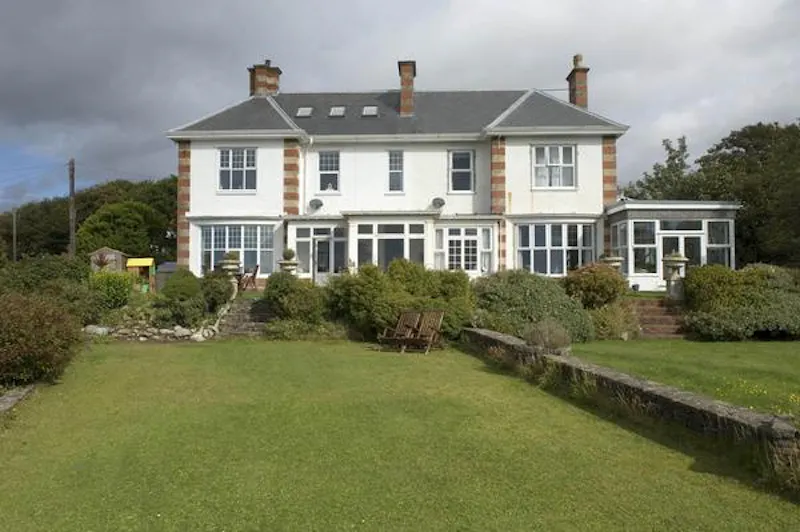 Contemporary Langland house, W208 (photo 1)