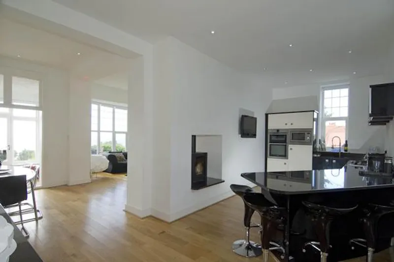 Contemporary Langland house, W208 (photo 12)