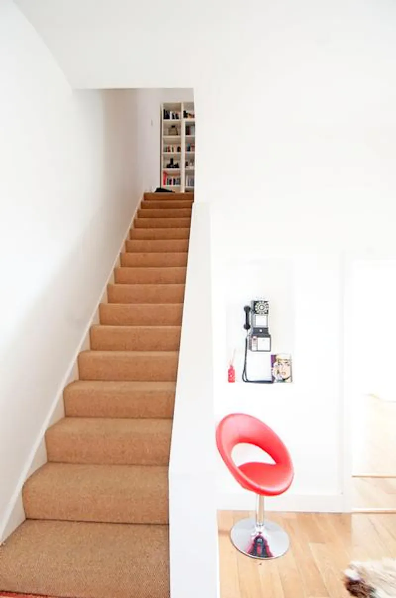 Staircase at Contemporary Langland house, W208 (photo 32)