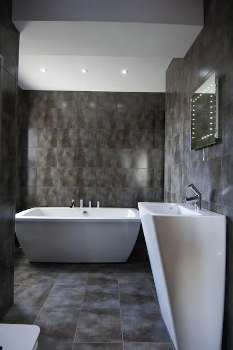 Bathroom at Contemporary Langland house, W208 (photo 25)