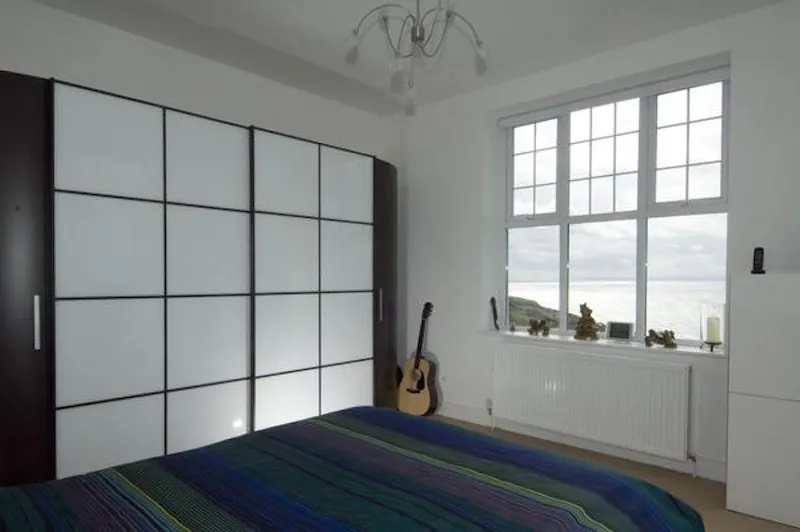 Contemporary Langland house, W208 (photo 24)