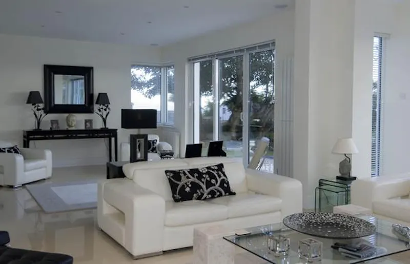 Luxurious Langland villa, W209 (photo 5)