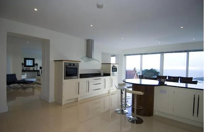 Luxurious Langland villa, W209 (photo 10)