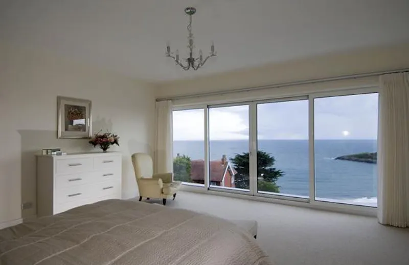 Luxurious Langland villa, W209 (photo 18)