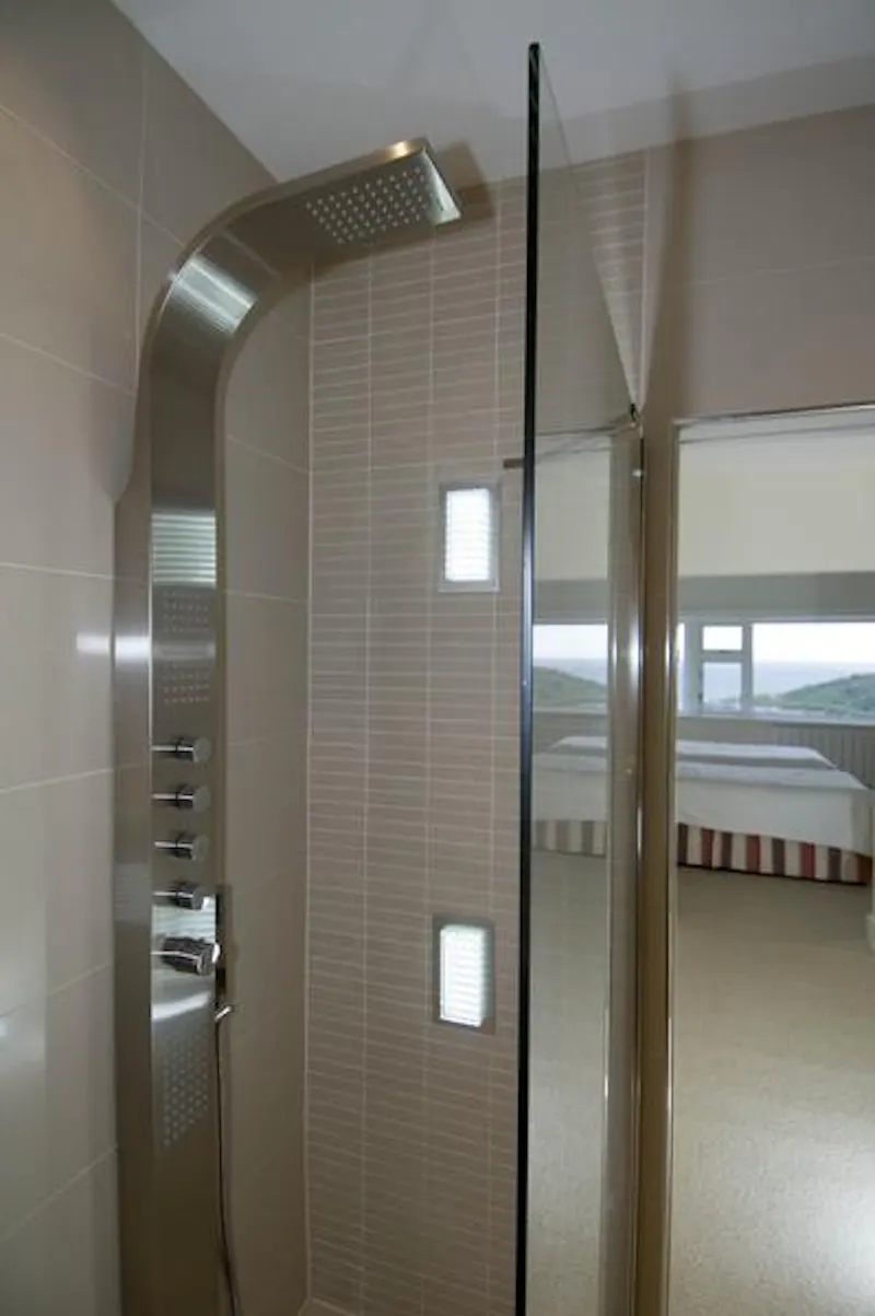 Luxurious Langland villa, W209 (photo 22)