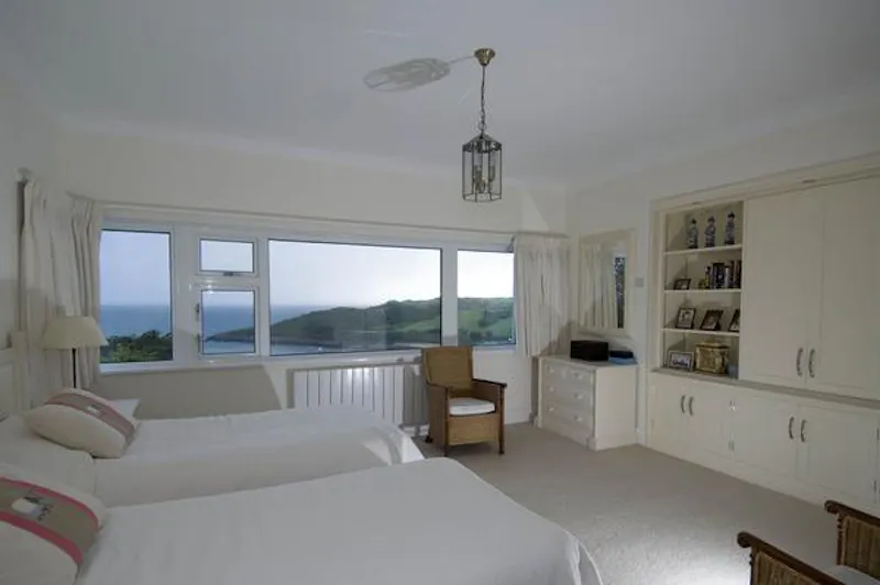 Luxurious Langland villa, W209 (photo 24)