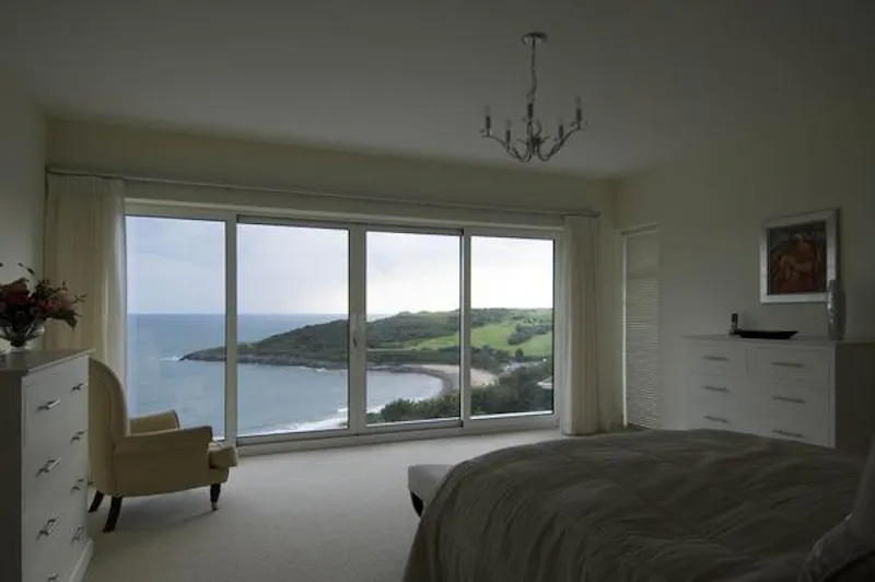 Luxurious Langland villa, W209 (photo 28)