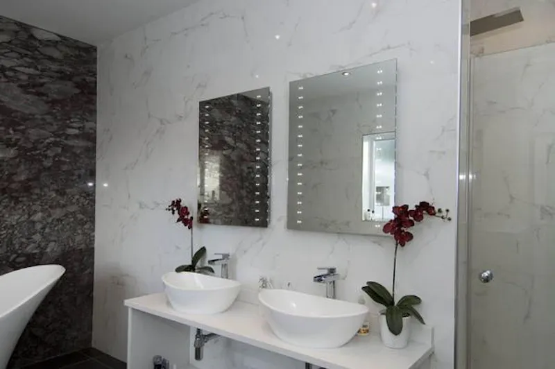 Luxurious Langland villa, W209 (photo 32)