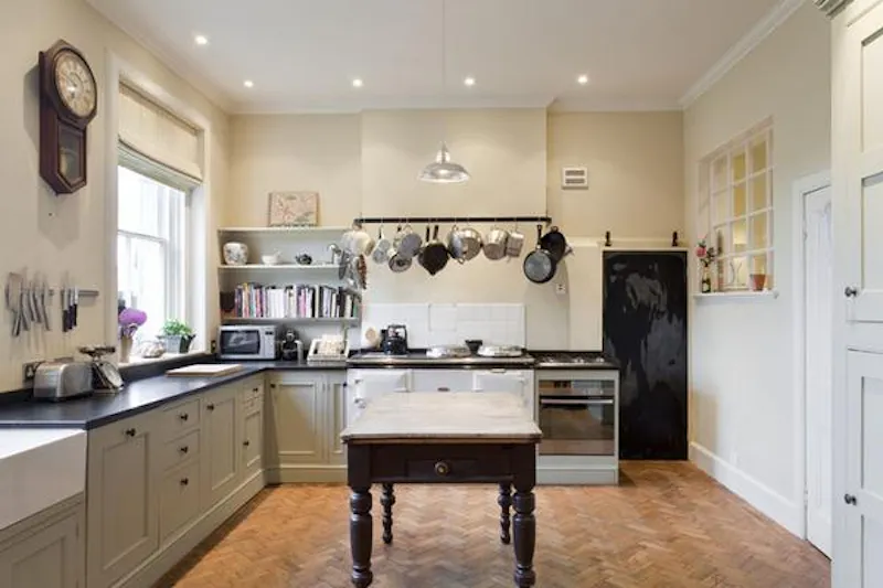 Kitchen at Film location W211 in Wales (photo 10)
