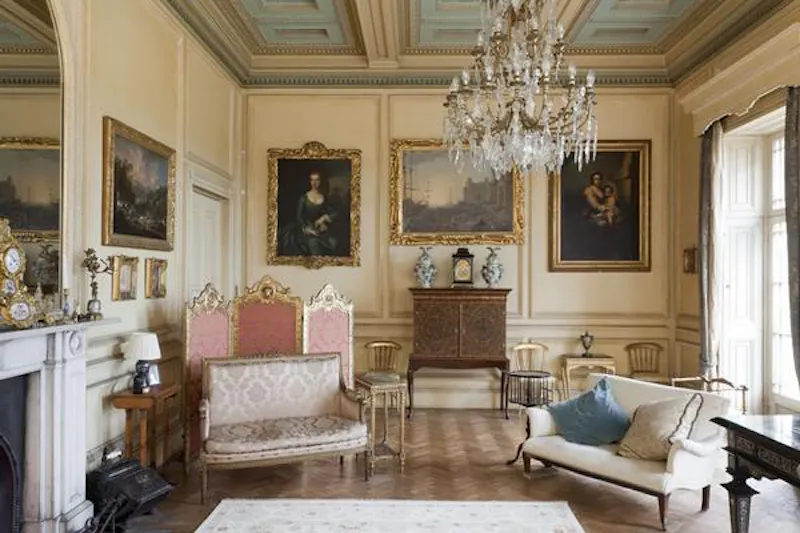 Ballroom at Film location W211 in Wales (photo 17)