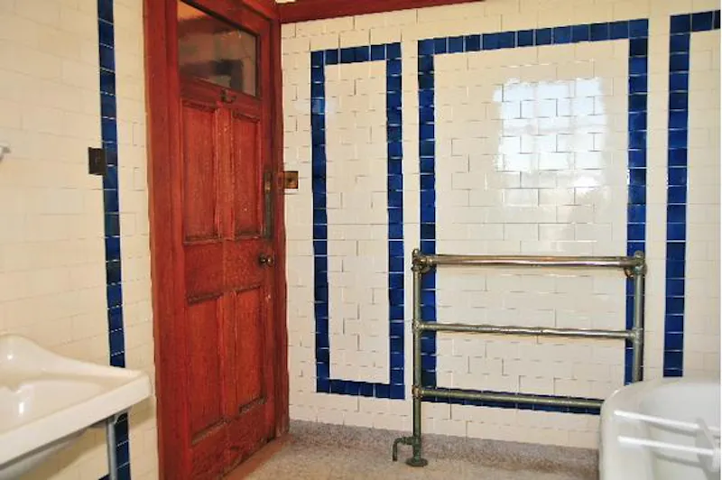 Bathroom at Film location W216 in Wales (photo 19)