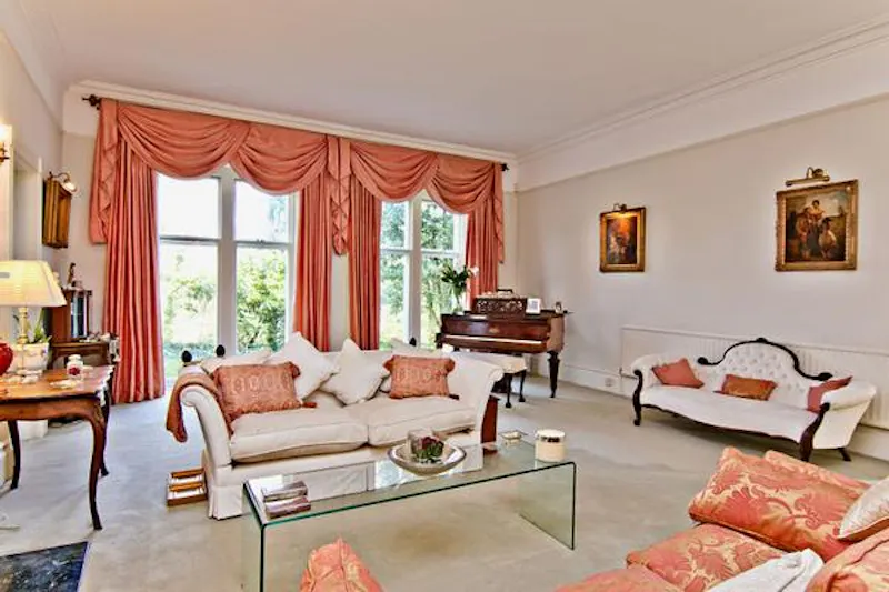 Drawing room at Film location B1638 in Wales (photo 30)