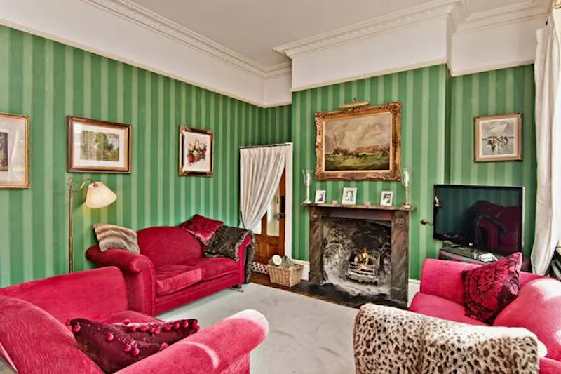 Living Room at Film location B1638 in Wales (photo 26)