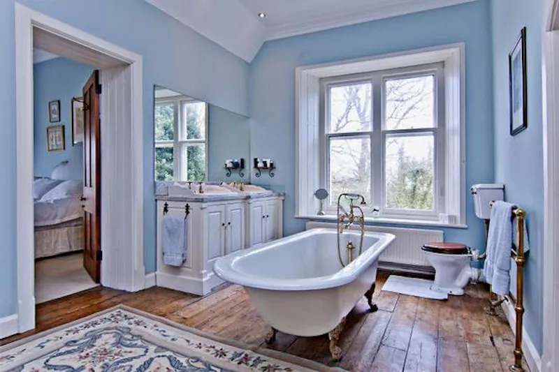 Bathroom at Film location B1638 in Wales (photo 20)