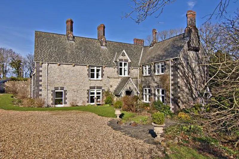 Driveway at Film location B1638 in Wales (photo 6)