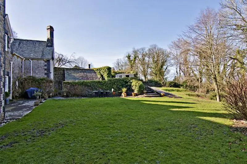 Garden at Film location B1638 in Wales (photo 5)