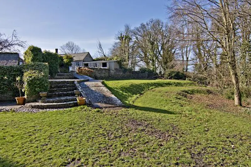 Terrace/Patio at Film location B1638 in Wales (photo 4)