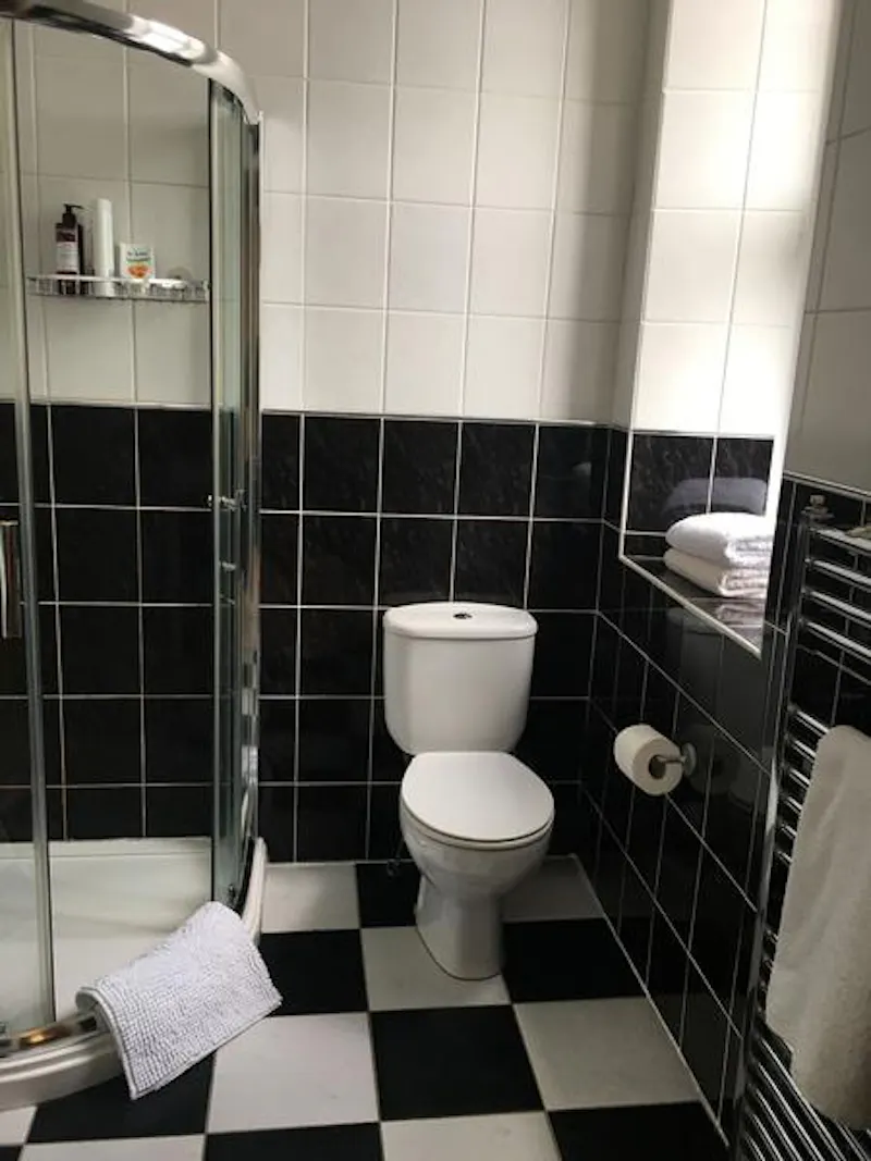 Bathroom at Film location B1887 in Tyne and Wear (photo 17)