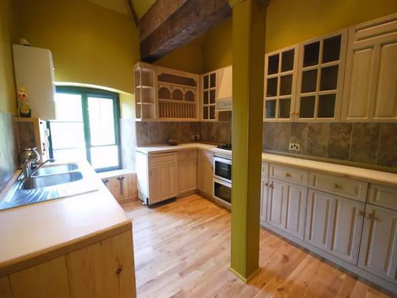 Kitchen at Film location G288 in Wales (photo 5)