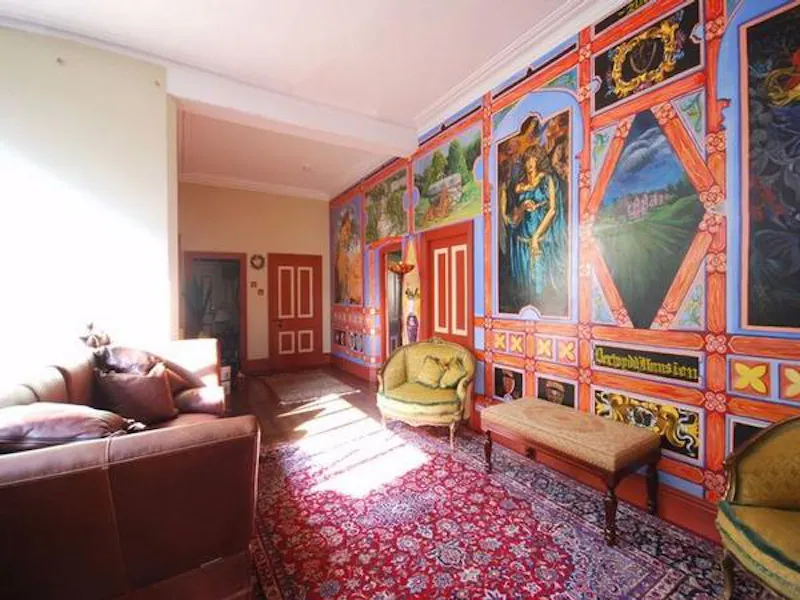 Living Room at Film location G288 in Wales (photo 8)