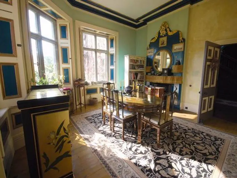Dining room at Film location G288 in Wales (photo 10)