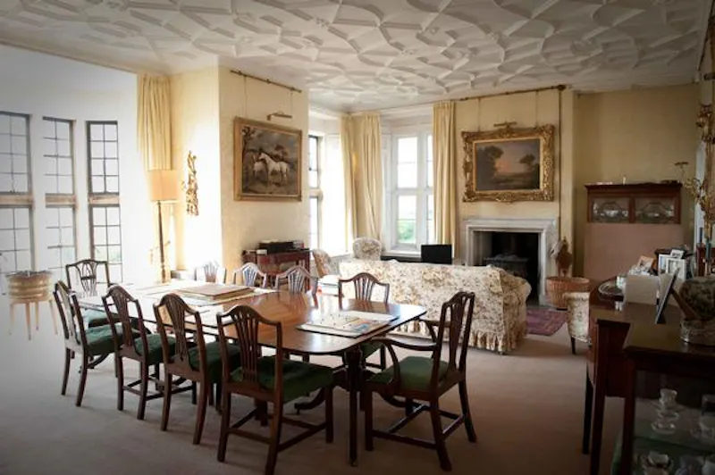 Dining room at Film location G291 in Wales (photo 12)
