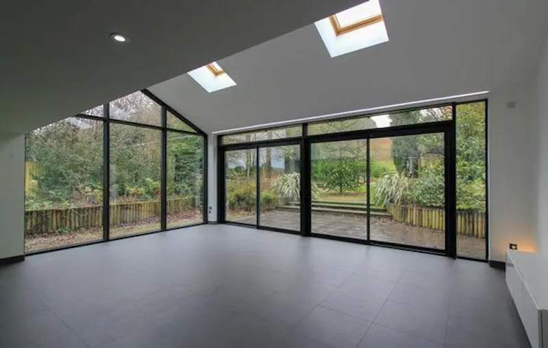 Glass at Film location D2247 in Wales (photo 6)