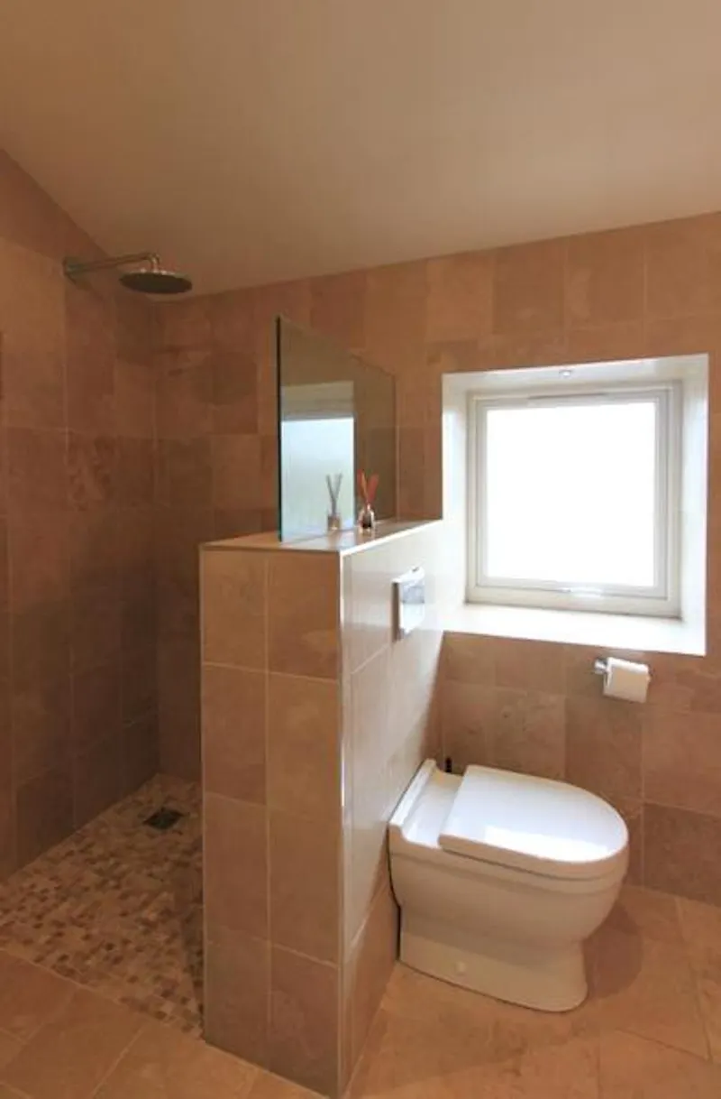 Shower at Film location D2247 in Wales (photo 14)